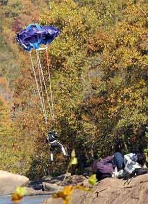 Parachutist sterft voor ogen van duizenden toeschouwers