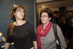 Meryem Almaci, links naast Groen-voorzitster Vera Dua, trekt de groene kamerlijst in Antwerpen.