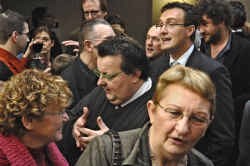 Spirit-voorzitter Geert Lambert, tussen oudgediende Nelly Maes (vooraan), kamerlid Annemie Roppe en minister Pascal Smet (SP.A).