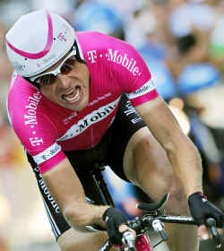 Jan Ullrich bleek een veel te zachte, goedmoedige kerel om te weerstaan aan de verlokkingen van het leven én tegelijkertijd de boog gespannen te houden.