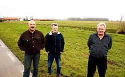 Het buurtcomité van de Beekstraat met Paul De Meyer (vlnr), Johan Matthys en Paul Mortier kant zich fel tegen de komst van het bedrijf.Vacas