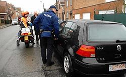 In West-Vlaanderen werden gisteren bijna 19.000 voertuigen gecontroleerd. Overtreders werden met de gemotoriseerde politie begeleid naar de verbaliserende agent. Michel Vanneuville<br>