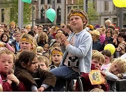 De vraag naar nieuwe evenementen en happenings voor kinderen, zoals hier het bezoek van Samson en Gert, is groot. Luc Verstraeten