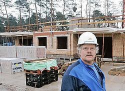 Aannemer Guido Hermans aan de slag in Keerbergen: ,,Bouwen wordt duur maar Batibouw kan nuttige tips opleveren.'' Koen Merens<br>