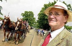 Willy Naessens bij een van zijn grote liefdes, de paarden.David Stockman