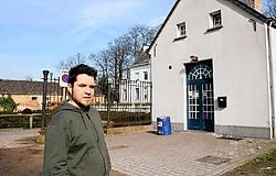 Ook Kristof De Cock van jeugdhuis topYa is voorstander van een afsluiting: ,,Ook wij hebben problemen met die jongeren.'' Eddy Van Ranst<br>