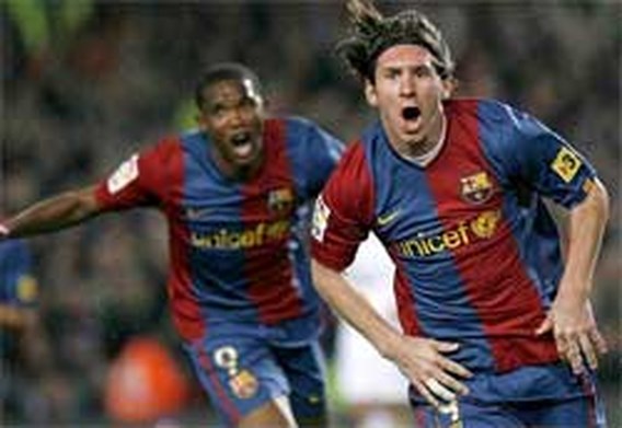 Lionel Messi redt Barcelona tegen Real Madrid