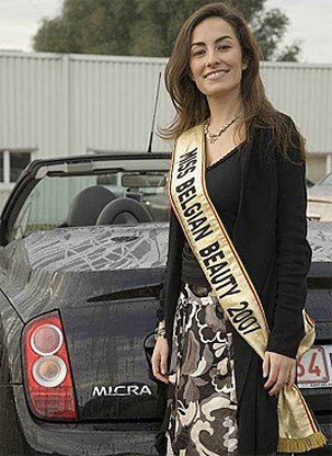 Miss Belgian Beauty rijdt prijswagen in de prak 