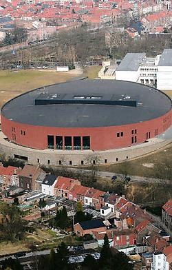 Sportoase, het ovaal midden op de Philipssite, lijkt de aanvankelijke problemen te hebben overwonnen. Johan Van Cutsem<br>