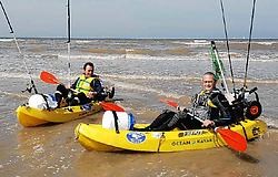 Johan Bouttery en Stefaan Demoen gaan hengelen op zee met een kajak. Isabelle Vanhassel<br>