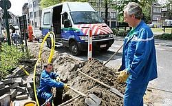 Het gaslek op de hoek van de Torenstraat met de August Van Landeghemstraat ontstond toen tijdens graafwerken de lagedrukgasleiding werd doorboord. Eddy Van Ranst<br>