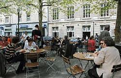 Het terras van De Markten is een perfect rustpunt voor de middagpauze.Herman Ricour<br>