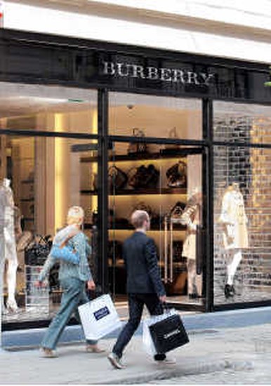 vergelijking Strak Stijgen Burberry opent winkel in Quartier Latin (Antwerpen) | De Standaard Mobile