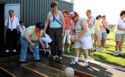 In sportcomplex De Bleukens namen vrijdag 145 gehandicapten deel aan minstens vijf sportinitiaties, aangepast aan hun niveau. Louis Verbraeken<br>