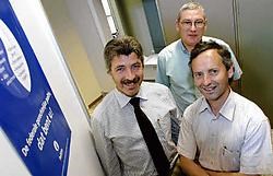Louis Schepens, gerechtelijk directeur, Filip Mahieu, officier gerechtelijk coördinator AIK, en Stephaan Vantuyckom, diensthoofd AIK, stellen de resultaten van 2006 voor. David Stockman<br>