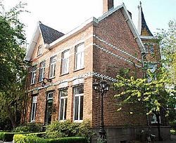De gemeenteraad beslist in mei of het kasteeltje, zoals Villa Emma genoemd wordt, moet plaats ruimen voor een nieuwbouw- project met twee appartements- blokken. Isabelle Vanhassel<br>