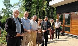 De leiders van de jongeren van Wagenschot zijn zeer trots op hun nieuwbouw. Guy Van Den Bossche<br>