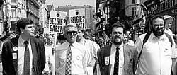 Karel Dillen (2de van links), geflankeerd door Filip Dewinter (l.) en Gerolf Annemans (r.) in juni 2001.belga<br>