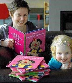 Dochtertje <br>Noa levert <br>heel wat inspiratie <br>voor de kinderboekjes van Kathleen Amant. <br>Carol Verstraete<br>