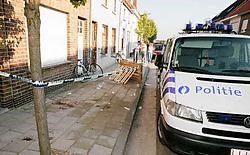 Vlak na de feiten schermde de politie het trottoir voor het huis van de dader af.vacas