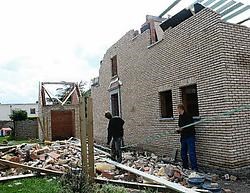 De zijgevel van een huis in aanbouw aan de Molenweg in Zuienkerke kwam na een windstoot naar beneden. Norbert Minne<br>