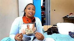Benson uit Liberia, zelf mama van een zoontje, is blij dat ze haar moeder zondag kan bellen. 'Ze is 76, wat uitzonderlijk is in Afrika. Ze is een heel sterke vrouw.'<br>
