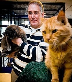 Schepen Luc Bungeneers in het dierenasielWim Daneels<br>