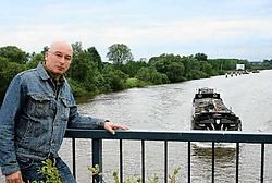 De omgeving van het bedrijf Van Pollaert bij de Vlassenbroekbrug biedt de plaats bij uitstek om een haven met loskade aan te leggen. 'Daar kan de haven naadloos aansluiten op de gewestweg N41 zonder de buurt te belasten', weet burgemeester Piet Buyse.Emie