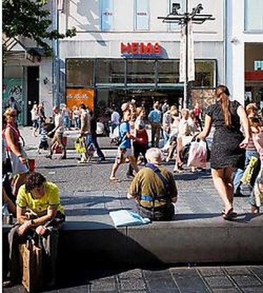 Hema staat alweer te koop