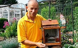 Alfons Van Loock heeft een echte kampioenvink in huis. 'Senna liet ooit al 808 suskewieten noteren', zegt hij. rr<br>