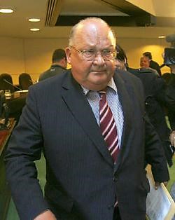 Jean-Luc Dehaene vorige week na de overhandiging van zijn tussentijds verslag aan de koning. Gisteravond was hij opnieuw bij de koning om de resultaten van zijn opdracht te bespreken.photo news<br>