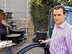 De daders stalen de distributiekabels van Lieven Claus waarna ze via een gat in de muur wegvluchtten.Frank Meurisse