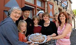 Abdis zuster Johannes kreeg de primeur van het Sint-Trudogebak, een lekkernij bedacht door Marc Verheye en Karine De Meyer van tearoom Usilia.Michel Vanneuville<br>