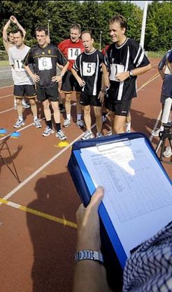 De scheids- en lijnrechters worden elk jaar aan fysieke testen onderworpen.photo news<br>