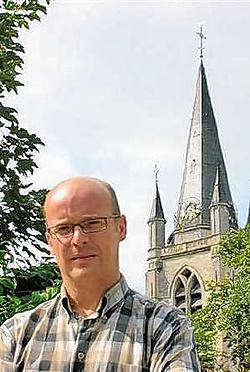 Stadsbeiaardier Dominique Wybraeke bij de Sint-Hermestoren. <br> Guy Van Den Bossche<br>