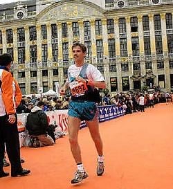 Steven Somers nam in oktober 2004 al deel aan de marathon van Brussel. rr<br>