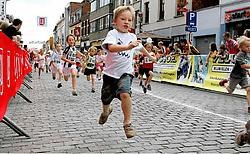 Ook het jonge volkje liep gisteren in Herentals om te tonen dat lopen ontspannend kan zijn. Louis Verbraeken<br>