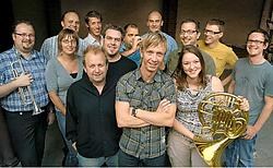 De Wonderbrass Aweful Powerband speelt zondag samen op de Oude Vismijn in Lokeren. Naar het gratis concert brengen ze de hilarische wereldvedette Staf Steegmans mee.Paul De Malsche