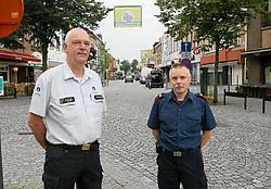 Martin Regelbrugge van de Bornemse brandweer en Marc Vervoort van politiezone Klein-Brabant zijn klaar voor de Dodentocht. Eddy Van Ranst