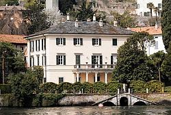Veel plezier heeft George Clooney nog niet beleefd aan zijn villa aan het Comomeer. photo news<br>