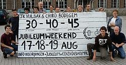 De eerste meisjeschiro<br> telde slechts <br>twee groepen <br>die een lokaal in het klooster van <br>de Witte Zusters deelden. fkd