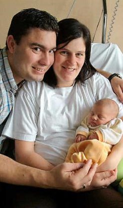 Frederik Willio en Diana De Bie werden vrijdag de trotse ouders van Shania. Zij zijn niet de enige gelukkige kersverse ouders. In augustus werden in Herentals al 64 kindjes geboren. Lily Leys <br>