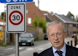 Marnic De Meulemeester, burgemeester van Oudenaarde en voorzitter van de politiezone Vlaamse Ardennen, benadrukt dat dankzij het boetegeld onder meer de schoolomgevingen verkeersveiliger kunnen worden gemaakt.David Stockman