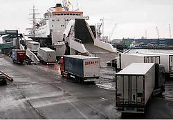 Volgens de Britse krant The Daily Express geraken illegale vluchtelingen via de haven van Oostende makkelijk in Groot-Brittannië. Peter Maenhoudt<br>