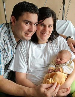 Frederik Willio en Diana De Bie werden vrijdag de trotse ouders van Shania. Zij zijn niet de enige gelukkige kersverse ouders. In augustus werden in Herentals al 64 kindjes geboren. Lily Leys <br>