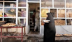 Een bakkerij in de wijk Hurriyah in het noordwesten van Bagdad. Puur sjiitisch gebied nu alle soennieten met geweld verdreven zijn.ap<br>