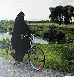 Het gecontesteerde campagnebeeld.mdg