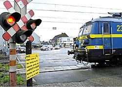 De spooroverweg naast het station wordt afgesloten tijdens het begin van het schooljaar en dat zet kwaad bloed bij de scholen. Frank Meurisse