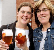 Marjan Dijkema en Patricia De Wispelare zijn weg van Den Tseut: ‘Een zachte smaak, het gaat verkopen.'<br>Vacas