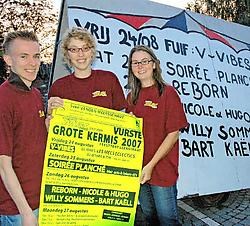 Leen Roobaert en het bestuur van JC Avalon toosten al op de 25ste editie van hun grote Vurste kermisweekend.Guy Van Den Bossche<br>